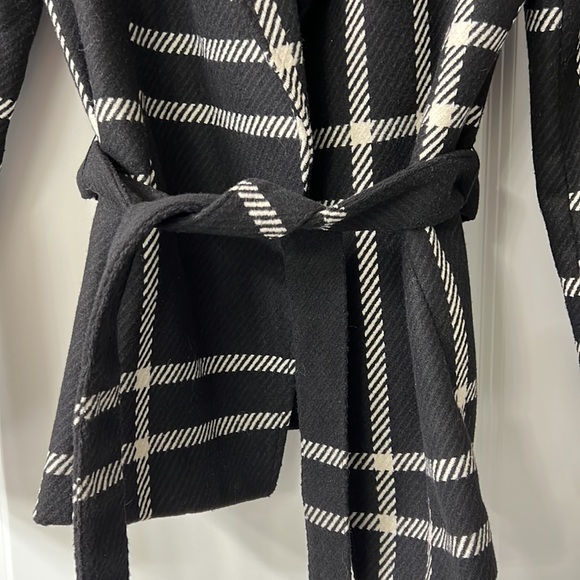 WHBM Size 10 Long black/white Plaid Belted Jacket - Picture 3 of 6